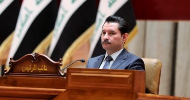 Deputy Speaker of Parliament, Dr. Shakhwan Abdullah, announces the arrival of the draft federal budget law to the Council.