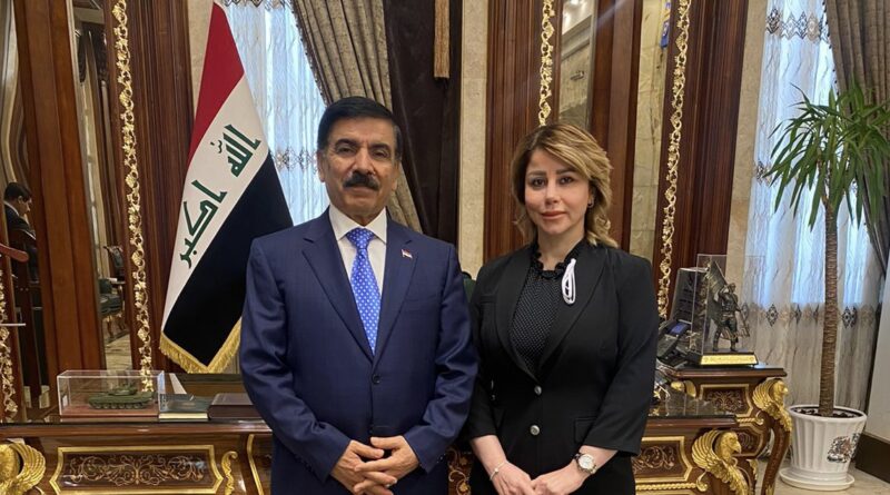 مقررة مجلس النواب تلتقي وزير الدفاع بمقر الوزارة في بغداد