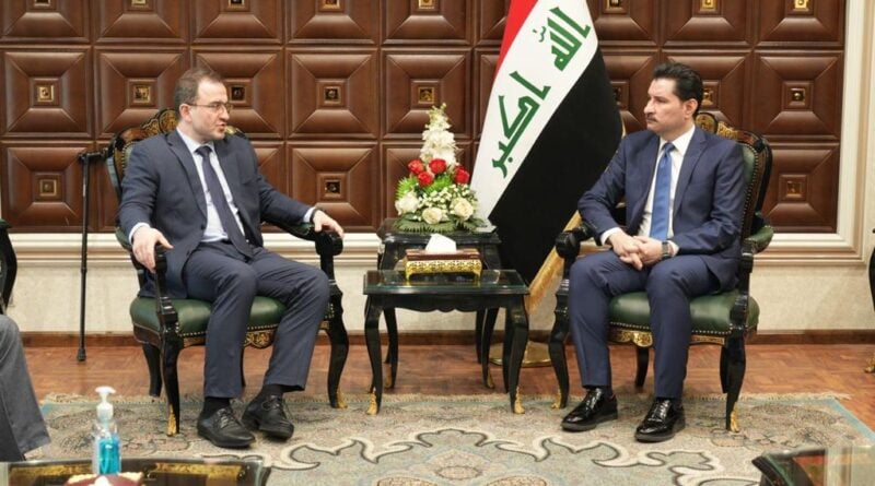 نائب رئيس مجلس النواب يبحث مع السفير الروسي تطورات الأوضاع السياسية على الساحة العراقية، والسبل الكفيلة لتعزيز التعاون المشترك بين البلدين الصديقين